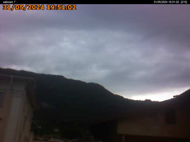 immagine della webcam nei dintorni di Caldaro sulla Strada del Vino: webcam Cles